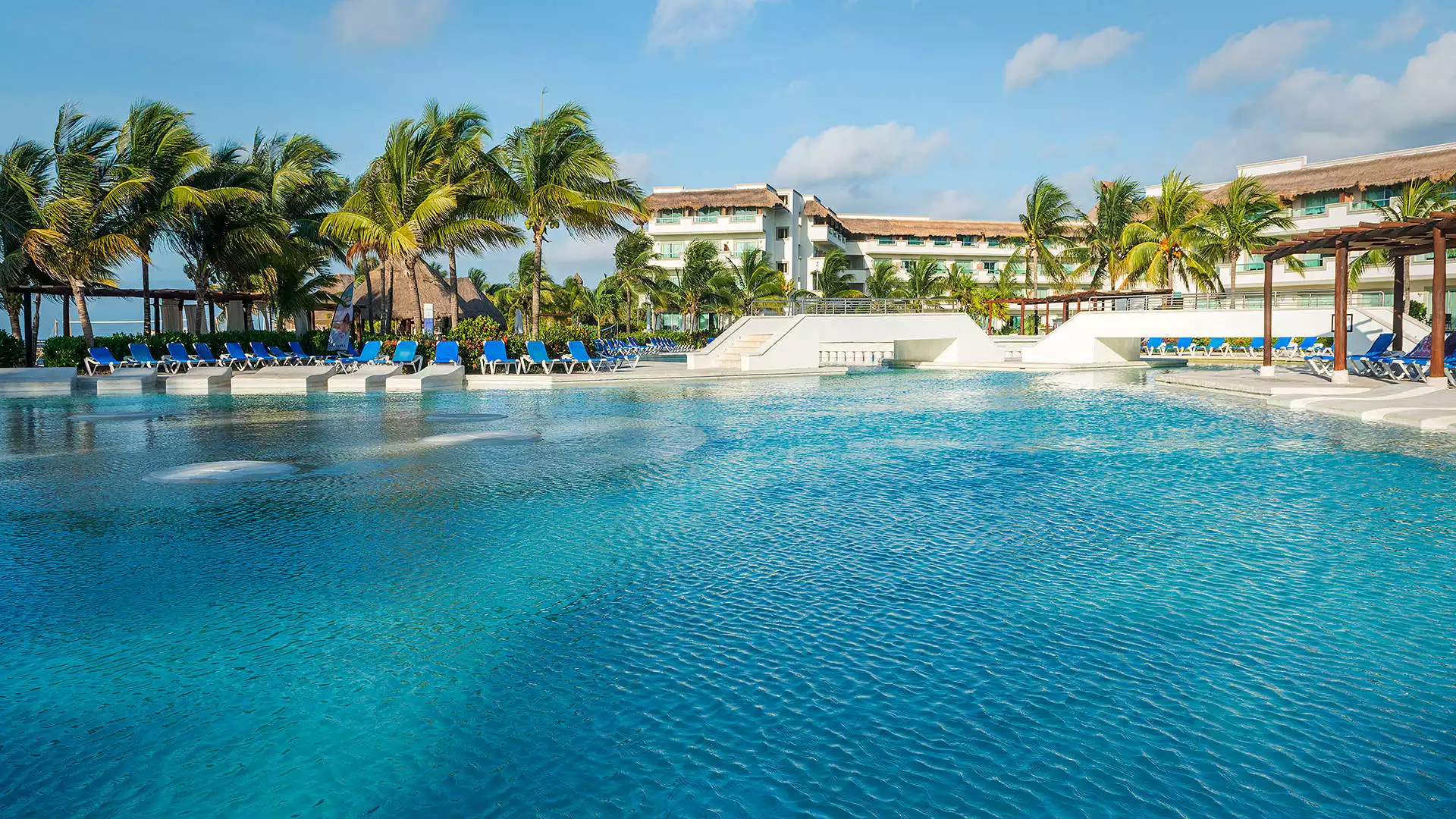 Bluebay Grand Esmeralda